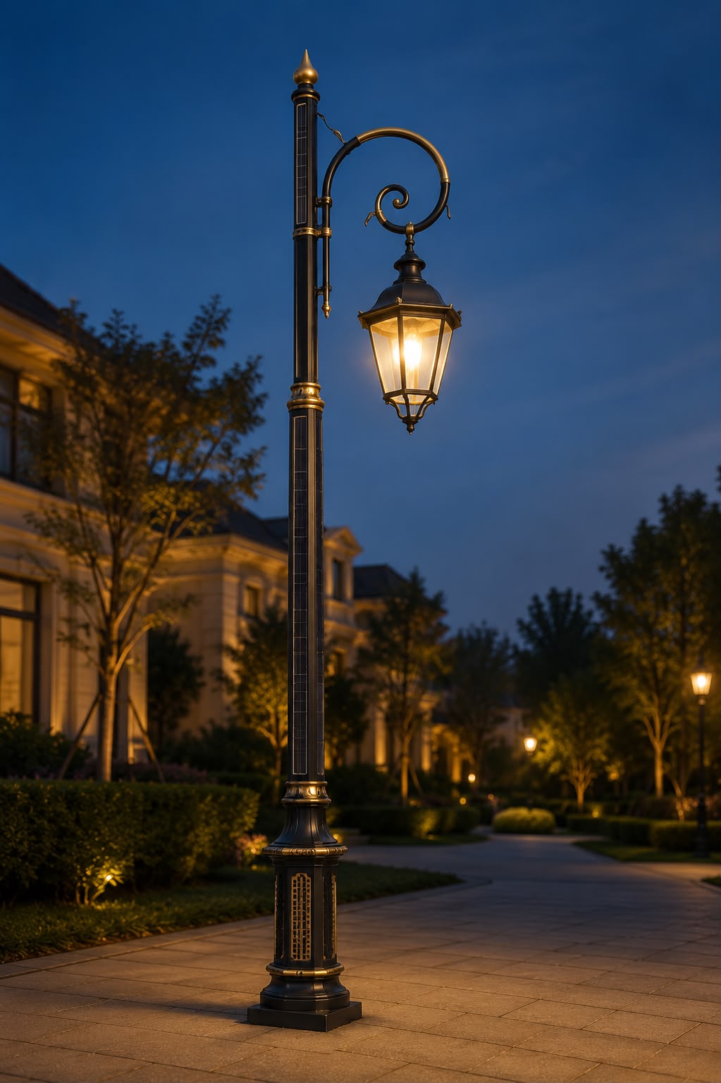 SOLIS™ smart solar pole